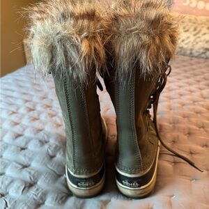Sorel Green Fur-Lined Boots